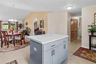 305 Wildwood Cir, Roberts, WI 54023 - Photo 8