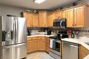 2352 Oakridge Cir, Hudson, WI 54016 - Photo 10