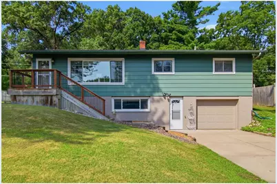 911 16th Street, Menomonie, WI 54751 - Photo 2
