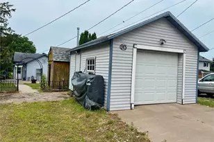 913 Summer St, Eau Claire, WI 54701 - Photo 6