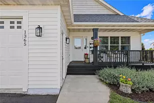 1365 Martin Ct, New Richmond, WI 54017 - Photo 4