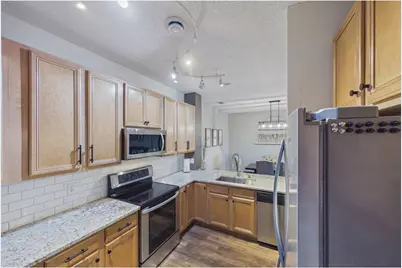 1240 County Road D #3, Maplewood, MN 55109 - Photo 8