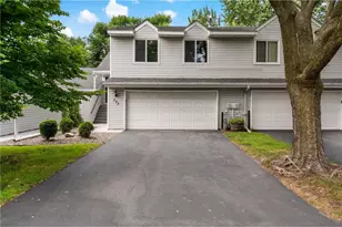 582 Clover Leaf Pkwy, Blaine, MN 55434 - Photo 2