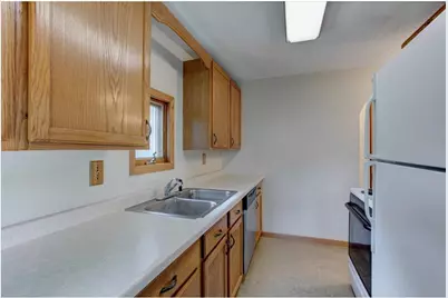855 Stout Street, Menomonie, WI 54751 - Photo 10