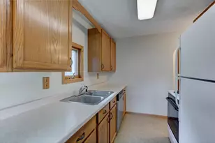 855 Stout St, Menomonie, WI 54751 - Photo 10