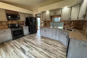 4002 Oak Knoll Dr, Eau Claire, WI 54701 - Photo 6