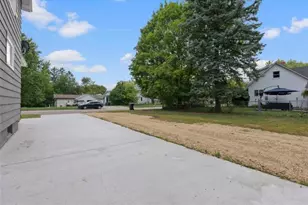 524 S Dakota Ave, New Richmond, WI 54017 - Photo 4