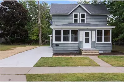 524 S Dakota Avenue, New Richmond, WI 54017 - Photo 2