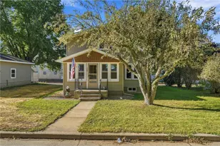 208 W Maple St, Roberts, WI 54023 - Photo 4