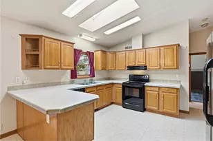 1027 Prairie Cir, Menomonie, WI 54751 - Photo 6