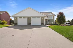 1204 Wren Pl, New Richmond, WI 54017 - Photo 6