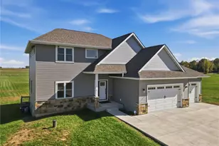 1611 92nd St, New Richmond, WI 54017 - Photo 4