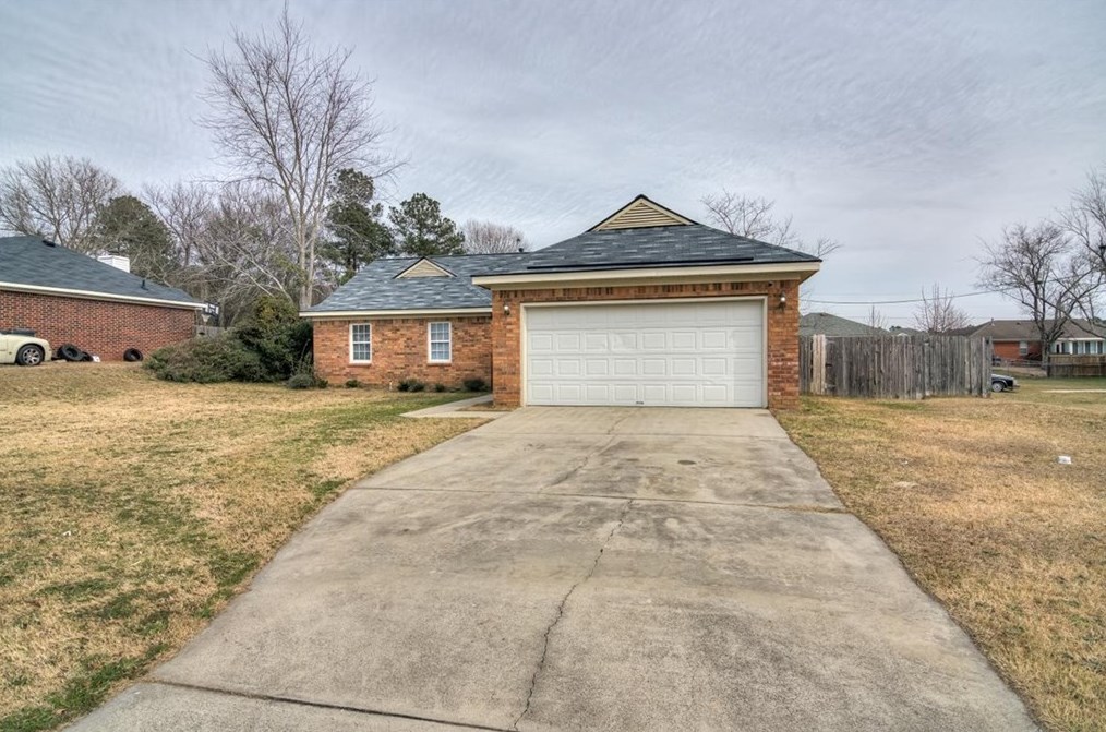 2018 Bassford Dr, Hephzibah, GA 30815-5659