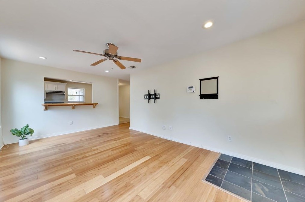 4504 Glomar Ave, Austin TX  78721-1324 exterior