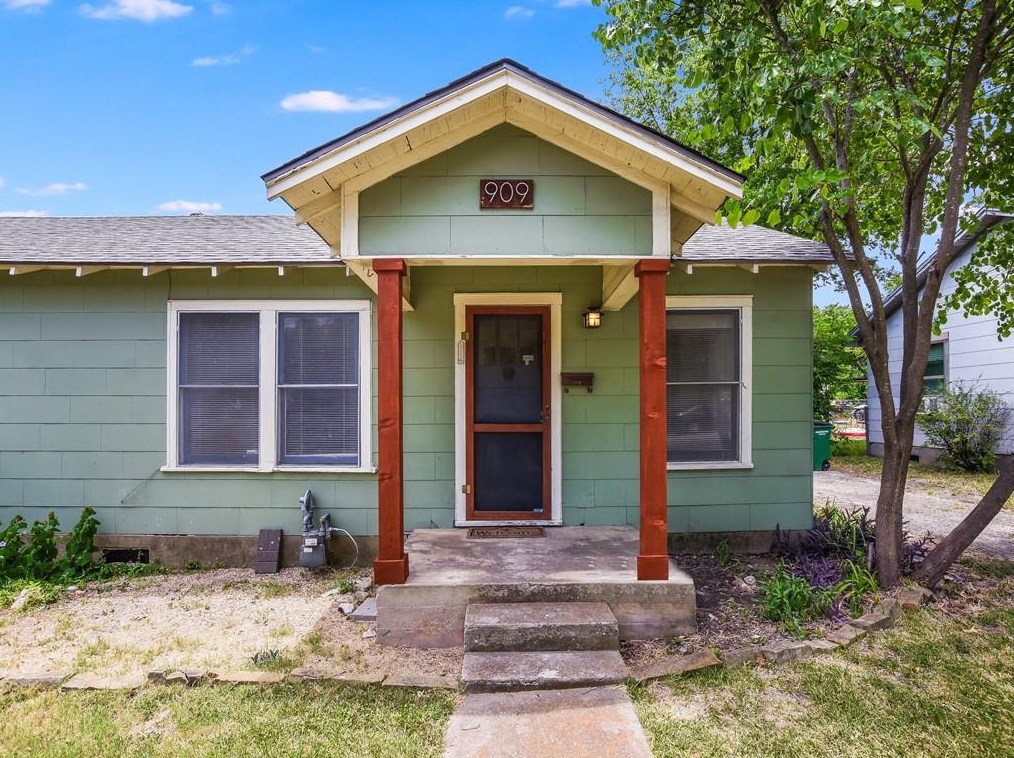 909 E 53rd 1/2 St, Austin, TX 78751