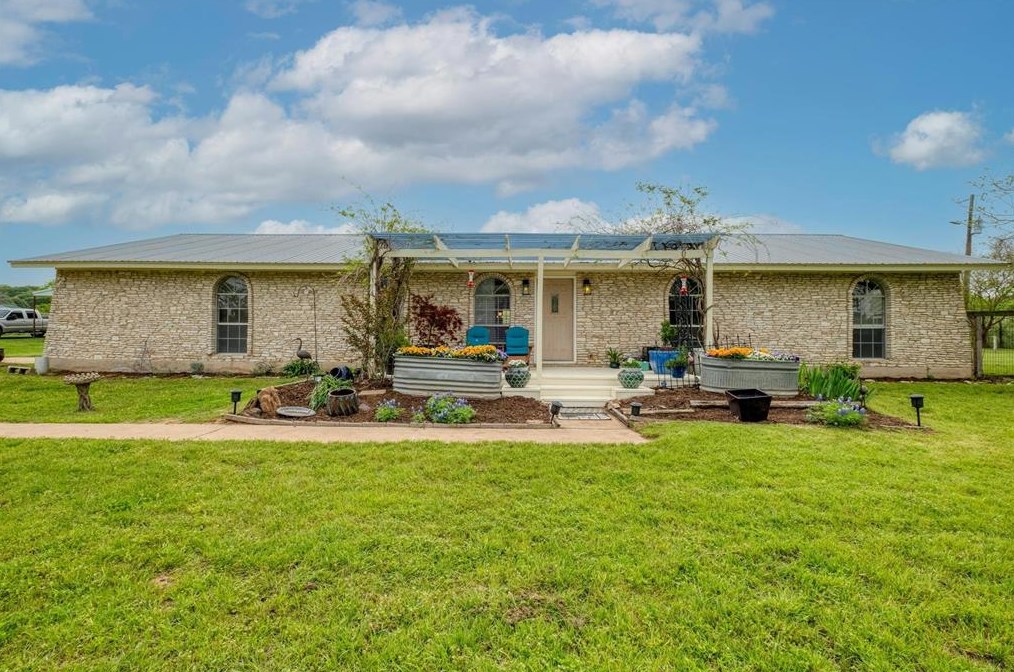 739 Old Sayers Rd, Webberville, TX 78621-5578