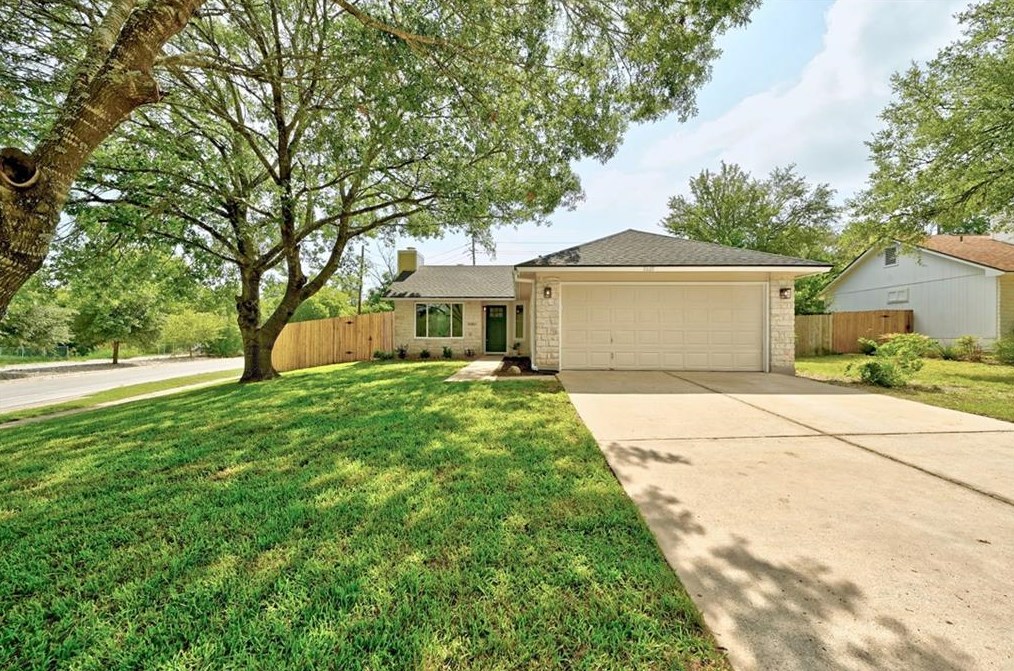 8601 Huebinger Pass, Austin TX  78745-8081 exterior