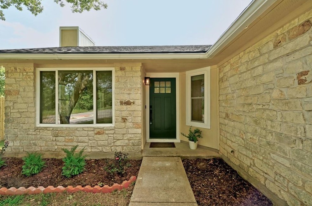 8601 Huebinger Pass, Austin TX  78745-8081 exterior