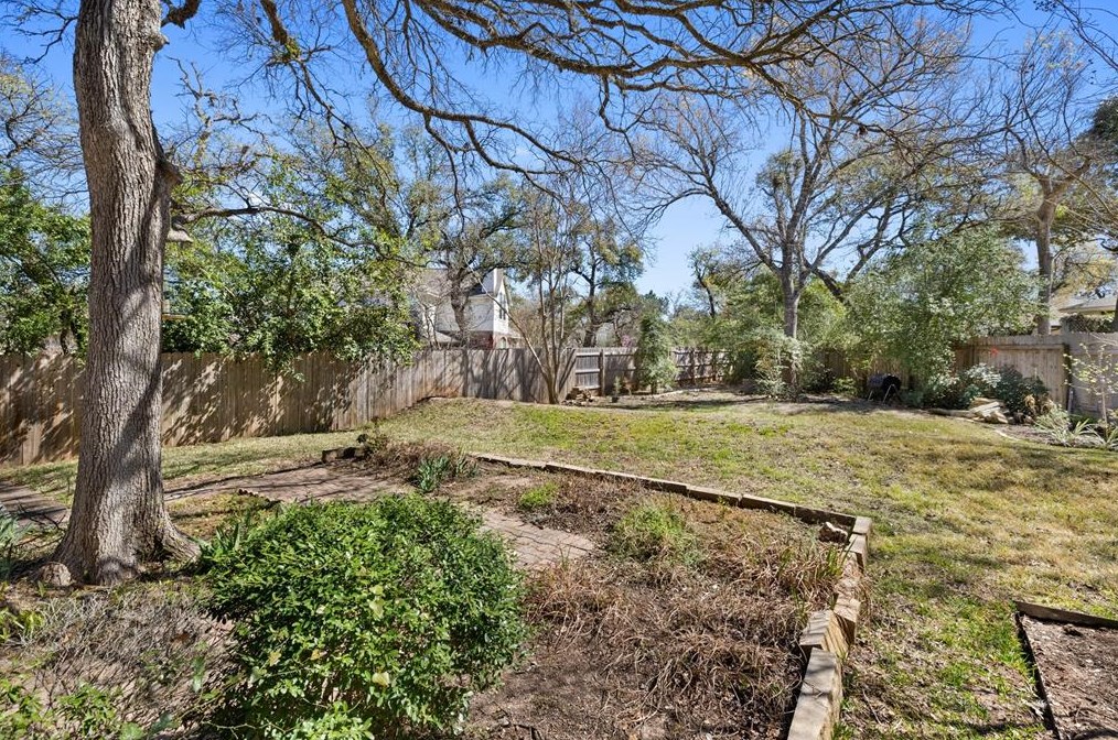 9518 Topridge Dr, Austin TX  78750-3658 exterior