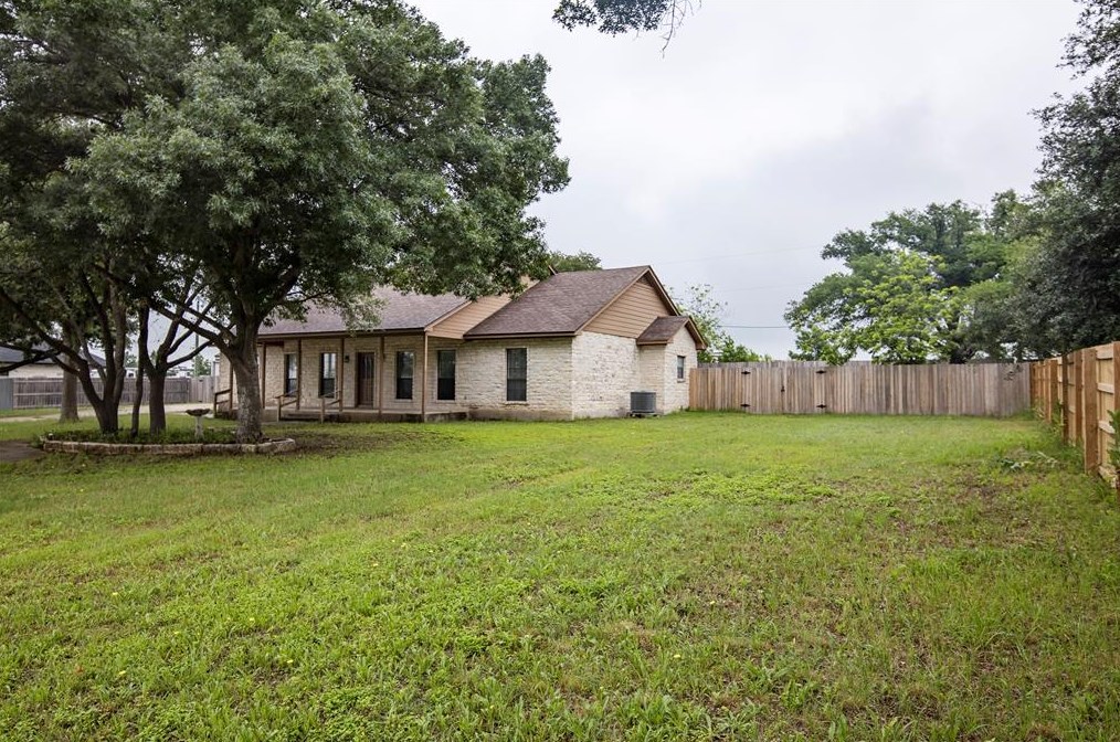 412 9th St, Jarrell, TX 76537-1214