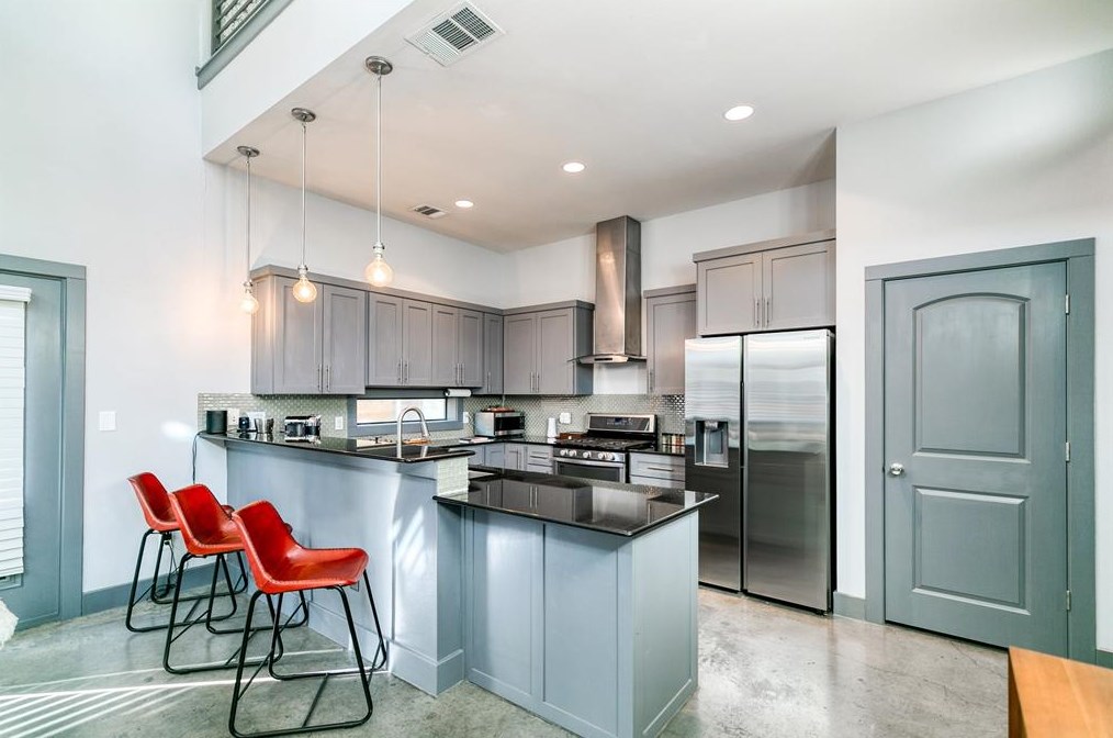 2612 Hidalgo St, Austin TX  78702-3941 exterior