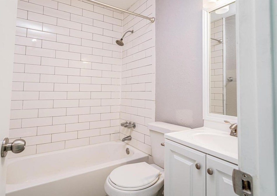 4431 Whispering Valley Dr, Austin TX  78727-6873 exterior