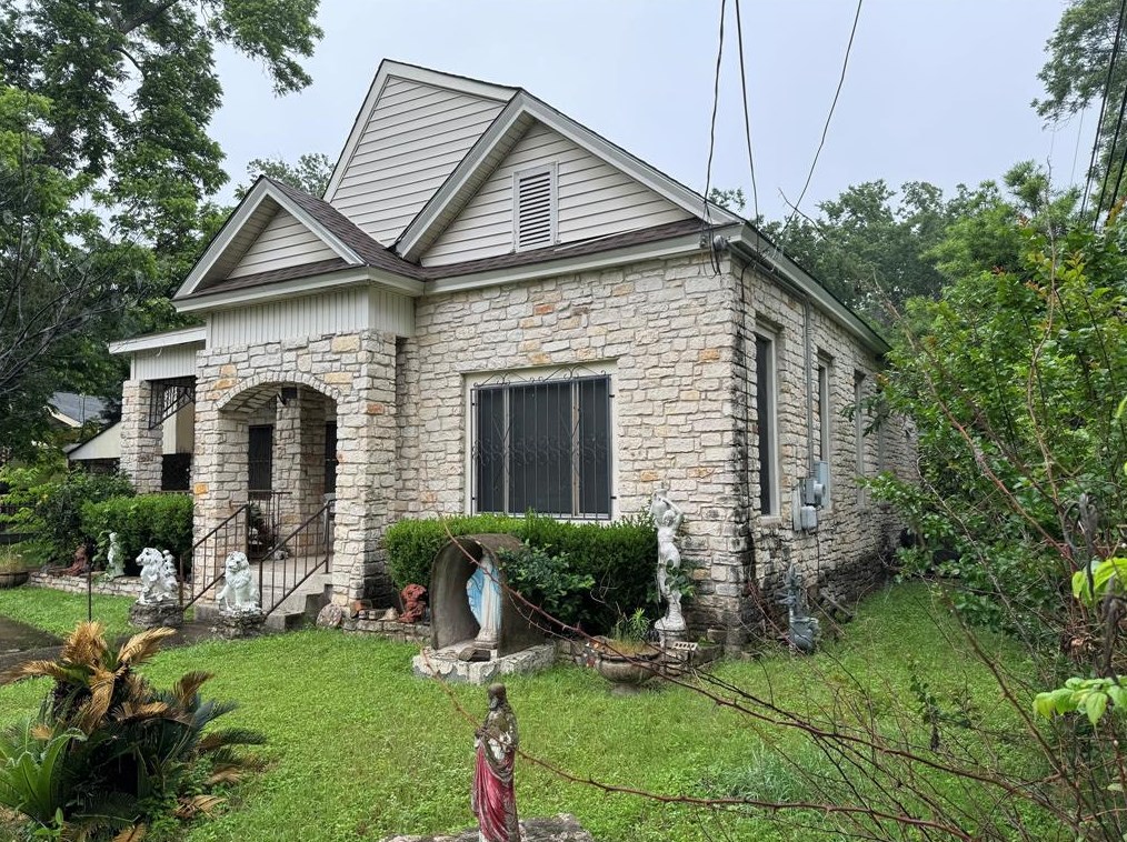 37 Chalmers Ave, Austin, TX 78702-5452