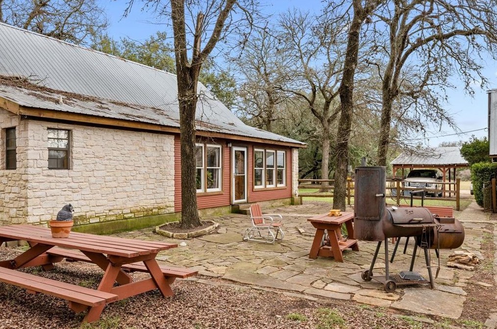 2195 Old Stagecoach Rd, Uhland TX  78640-5671 exterior