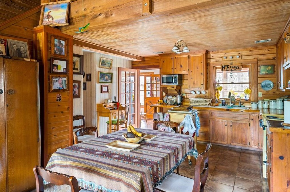 2195 Old Stagecoach Rd, Uhland TX  78640-5671 exterior