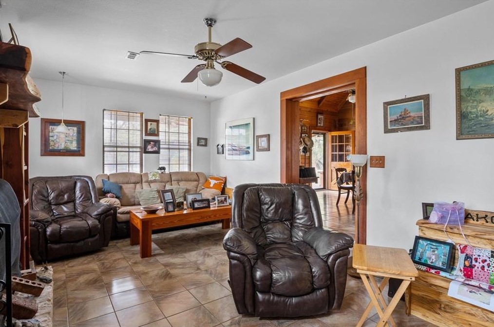 2195 Old Stagecoach Rd, Uhland TX  78640-5671 exterior