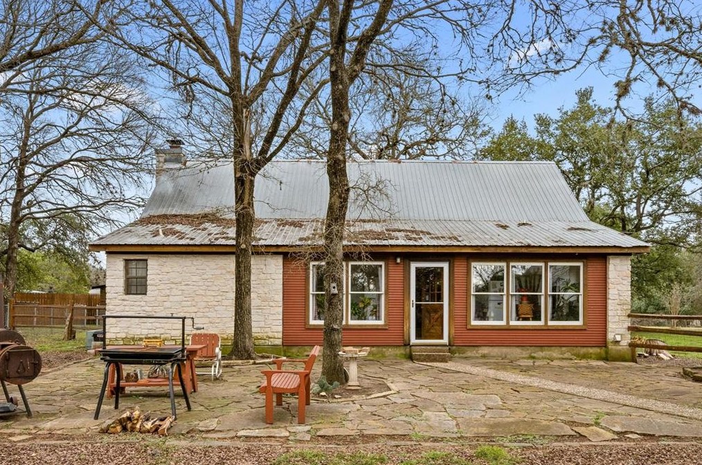 2195 Old Stagecoach Rd, Uhland TX  78640-5671 exterior