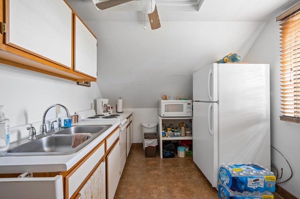 2195 Old Stagecoach Rd, Uhland TX  78640-5671 exterior