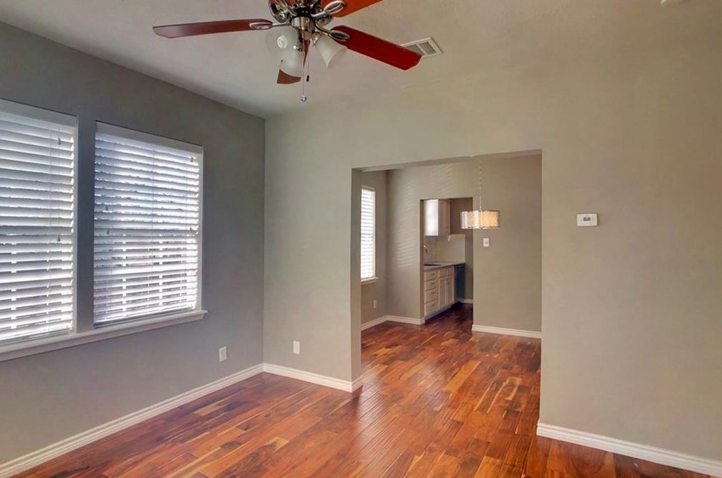 1916 Webberville Rd, Austin TX  78721-1634 exterior