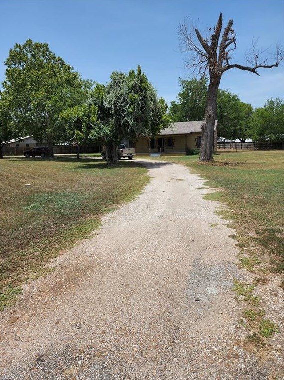 610 Linden St, Calvin, TX 78602-2126