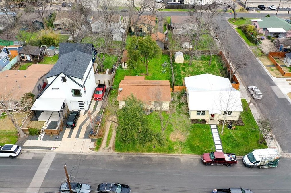 502 Normandy St, Austin TX 78745-1135 exterior