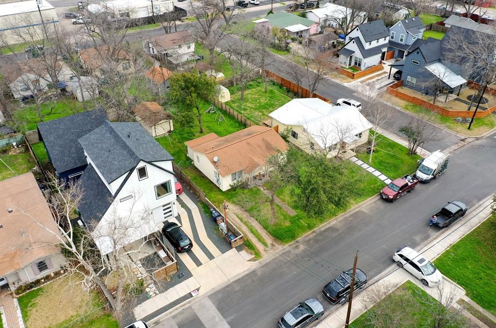 502 Normandy St, Austin TX 78745-1135 exterior