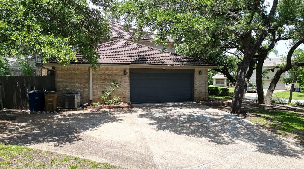 7507 Stonecliff Dr, Austin TX  78731-1517 exterior