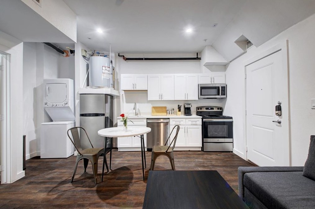 1010 W 26th St #601, Austin, TX 78705