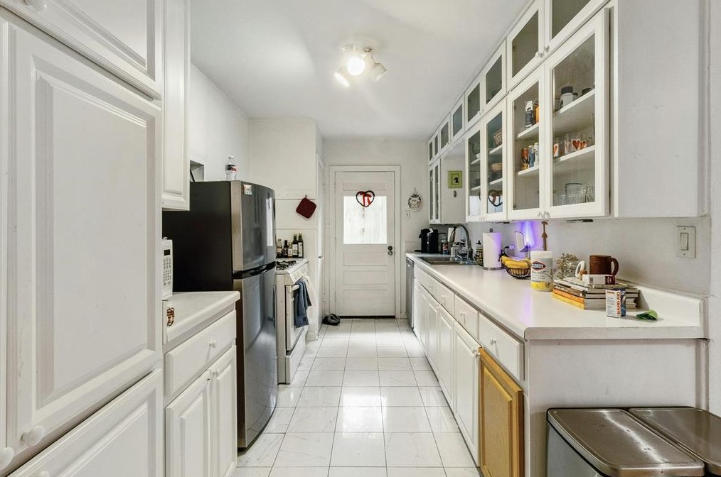 2707 Bridle Path, Austin TX  78703-2809 exterior