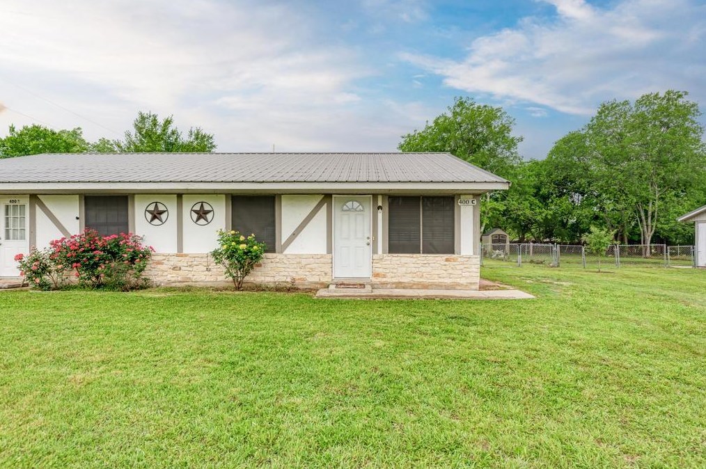 400 Pinafore St #c, Creedmoor, TX 78610