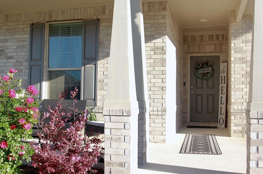 1821 T H Johnson Dr, Taylor, TX 76574