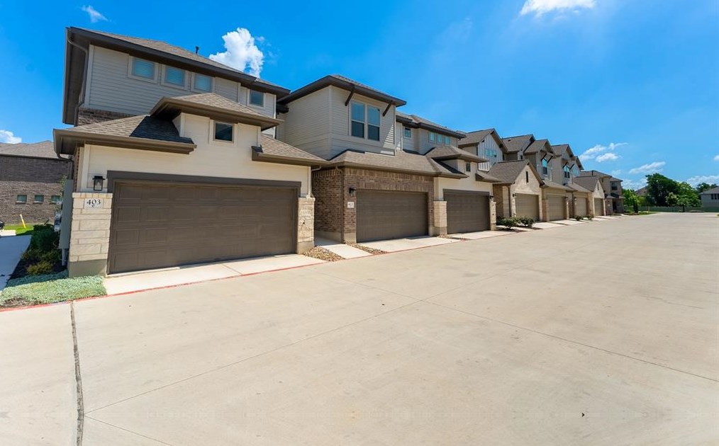 2500 Forest Creek Dr #402, Round Rock, TX 78664