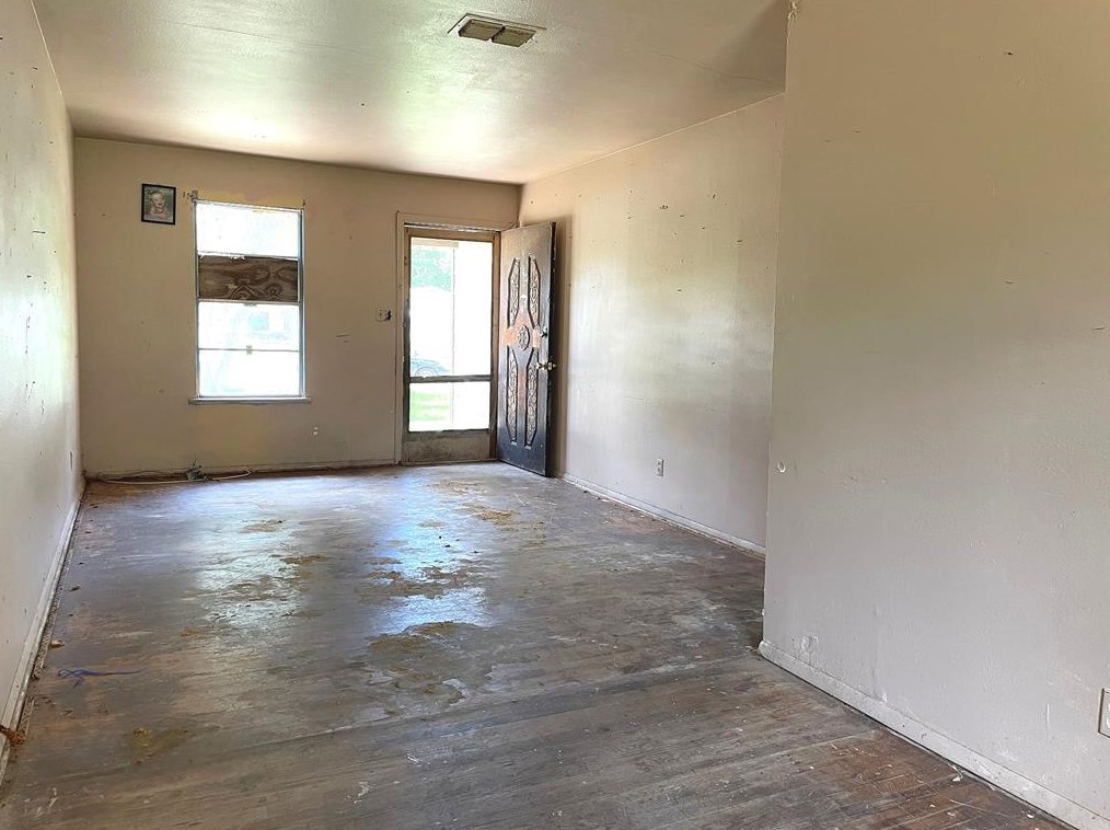 144 Hickory St, Stairtown, TX 78648