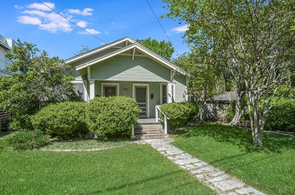 902 Johanna St, Austin, TX 78704-4132