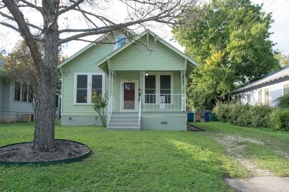 1502 Kinney Ave, Austin TX  78704-2935 exterior