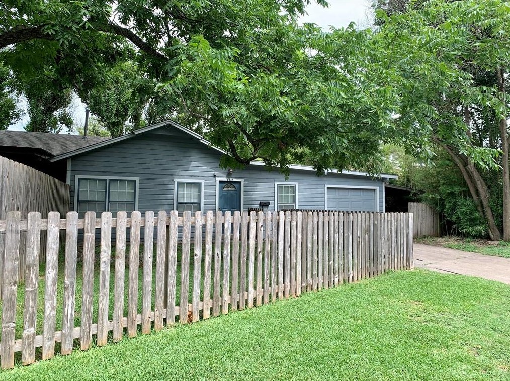 6510 Grover Ave, Austin TX  78757-3049 exterior