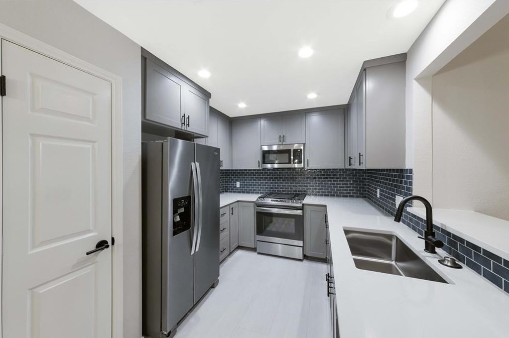 9616 Holly Springs Dr, Austin TX  78748-5828 exterior
