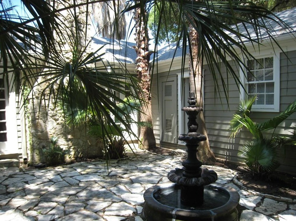 1603 Shoal Creek Blvd, Austin TX  78701-1011 exterior
