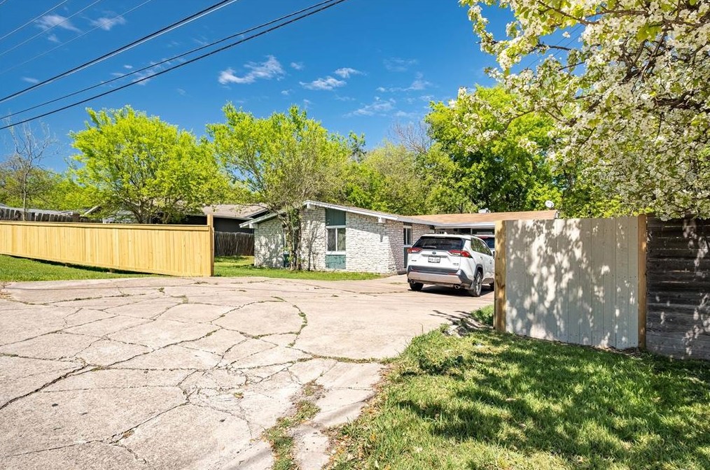 3210 Northeast Dr #a, Austin, TX 78723