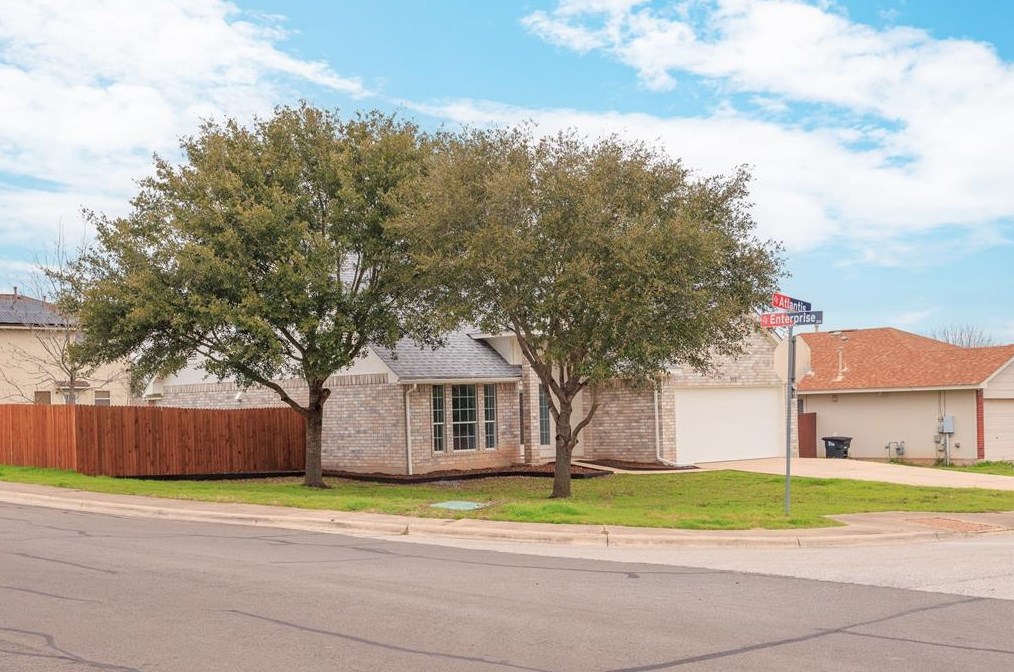 113 Atlantis, Uhland, TX 78640-5851